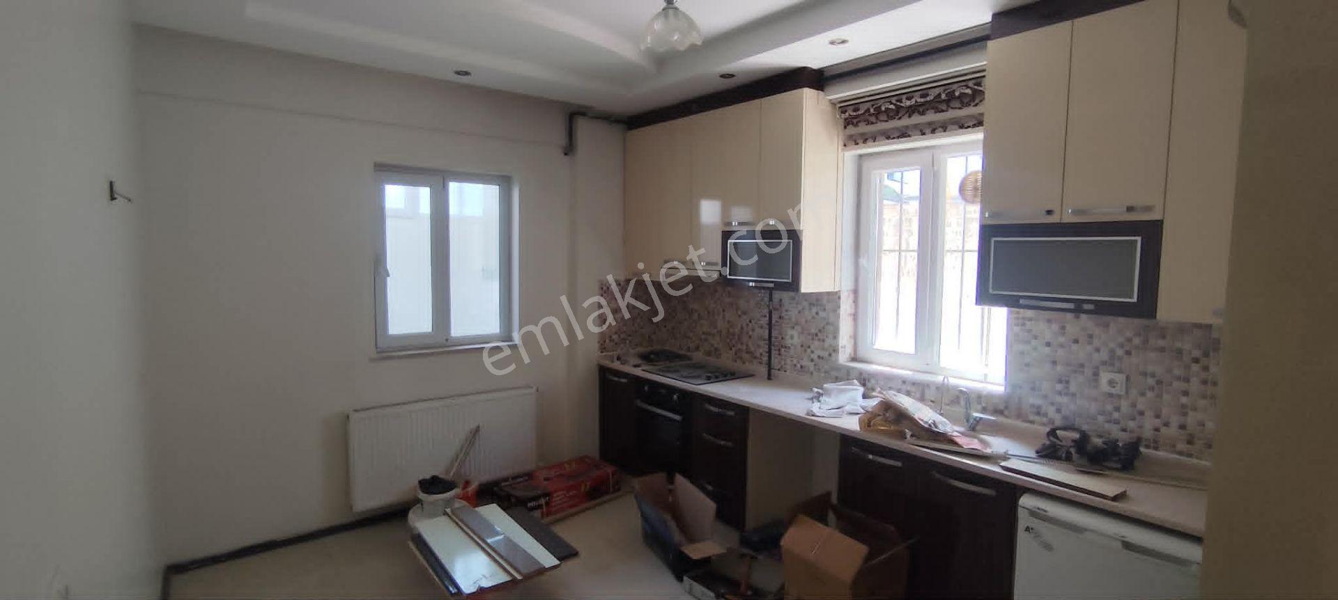 İlbadı Mahallesinde Parkın Yanıbaşında Düz Giriş Kat 3+1/125 M2 Daire 3.650.000 Tl Satılık - Görsel 7