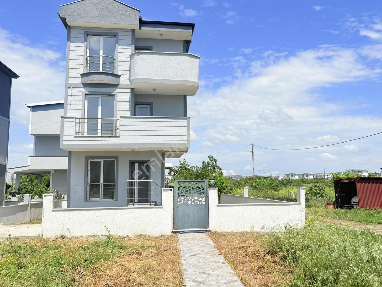 Yeniçiftlikte Deniz Manzaralı Müstakil Geniş Bahçeli 4+1 Villa - Görsel 3