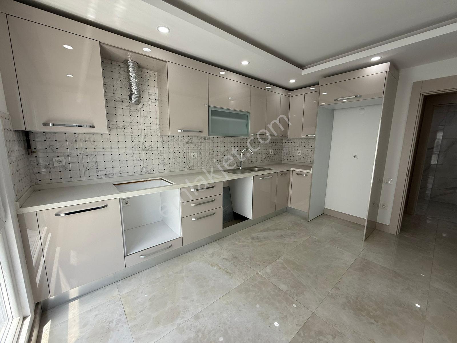 Beylikdüzü Gürpınar'da Doğa İle İç İçe Ferah Lüx 2+1 Geniş Daire - Görsel 2