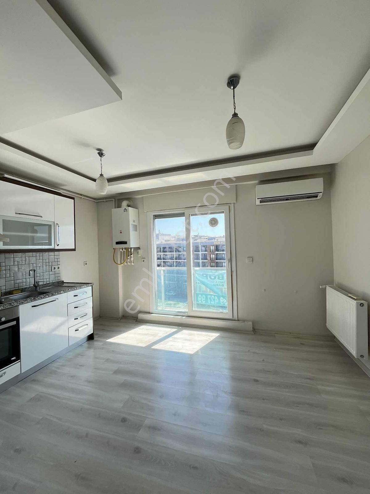 Bornova Merkez Metro Yakını Park Cepheli,doğalgazlı ,klimalı 1+1 - Görsel 2