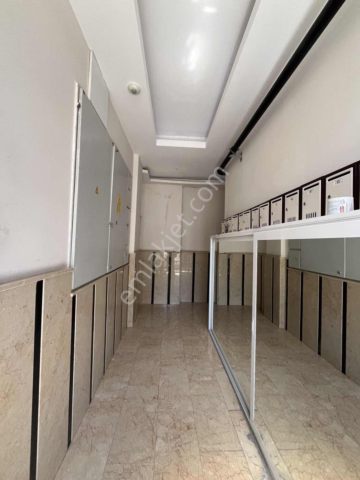 Bornova Merkez Metro Yakını Park Cepheli,doğalgazlı ,klimalı 1+1 - Görsel 11