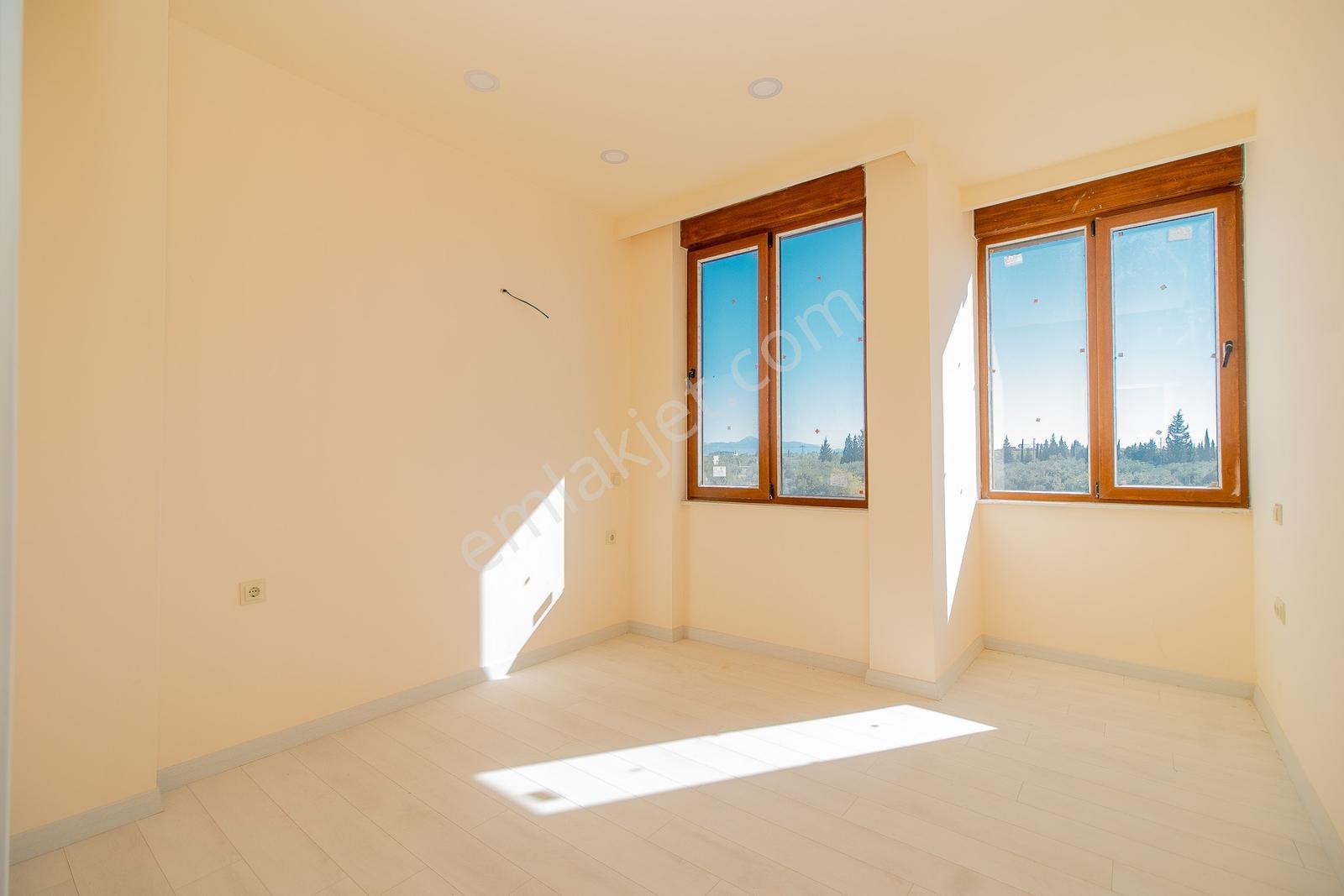 Döşemealtı Çıplaklıda Satılık 4+1 Villa - Görsel 24