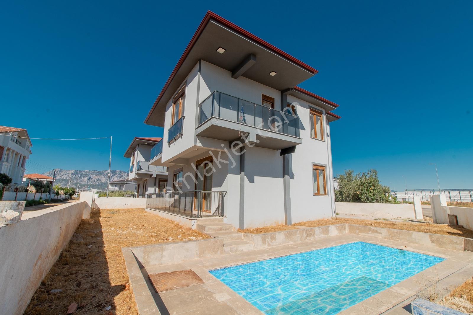 Döşemealtı Çıplaklıda Satılık 4+1 Villa - Görsel 33