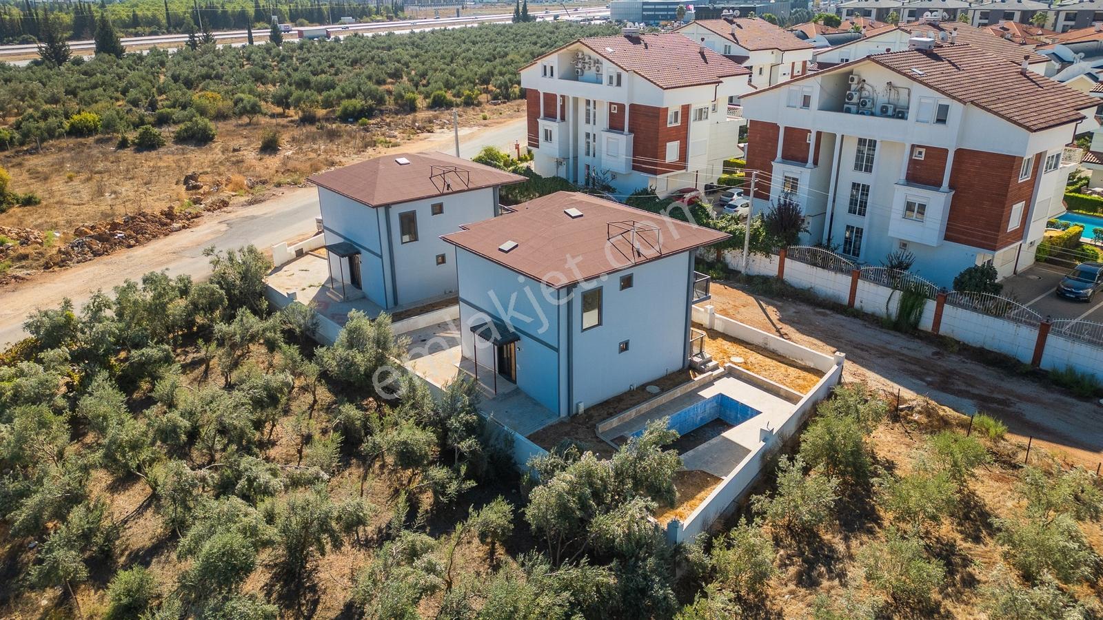 Döşemealtı Çıplaklıda Satılık 4+1 Villa - Görsel 10