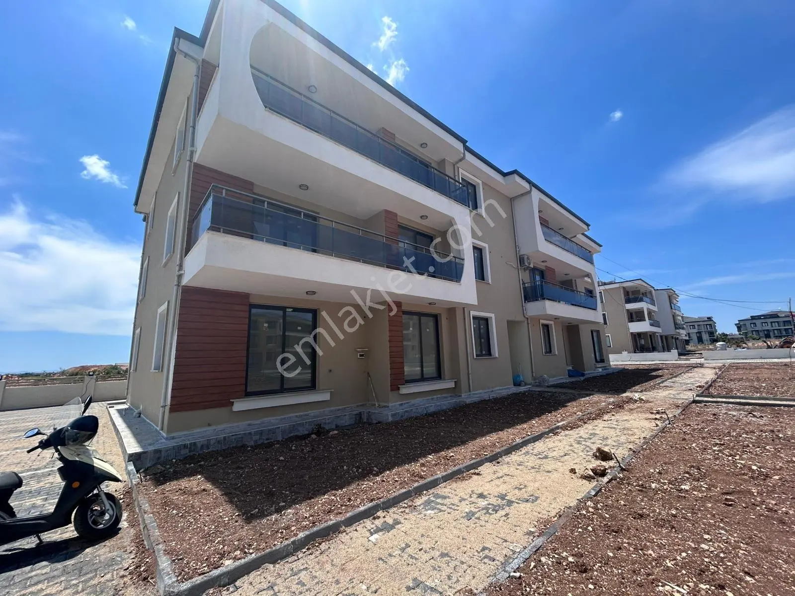 Didim Merkezde Havuzlu Sitede Sıfır 2+1 Daire