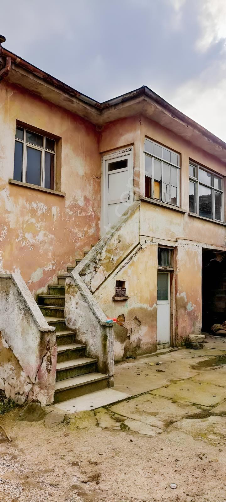 Remax Design Geyve Alifuatpaşada İki Katlı Bahçeli Müstakil Ev - Görsel 5