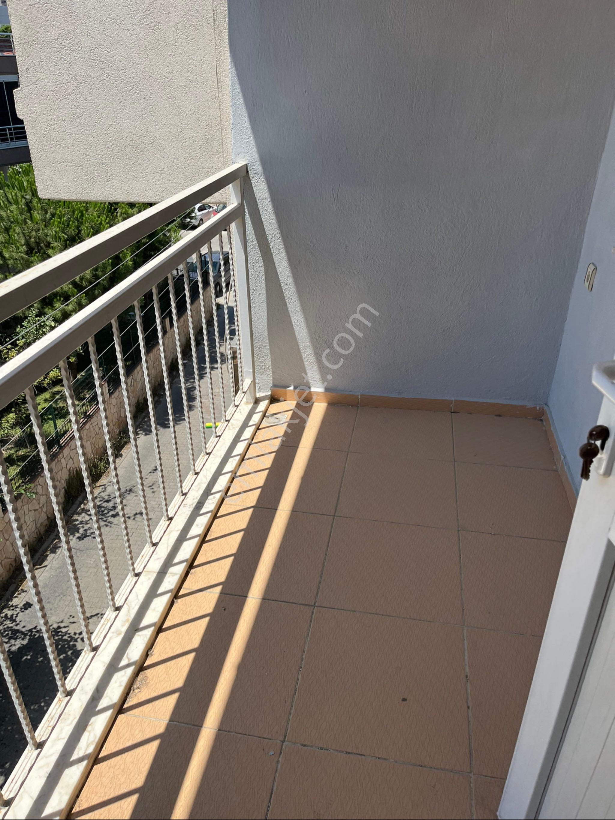 Symırna Meydanında Bayanlara Kiralık Daire