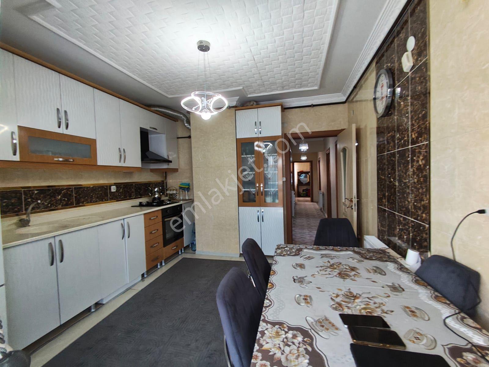 Yılmaz Gayrimenkulden 7 Yıllık 145 Metre Kare Kullanım Alan Köşe Başı 3+1 Ön Cep - Görsel 23
