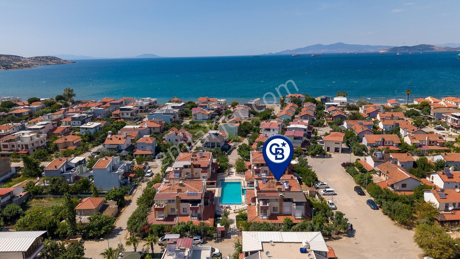 Yenifoça Gencelli'de Satılık Havuzlu 4+1 Eşyalı Tripleks Villa - Görsel 13