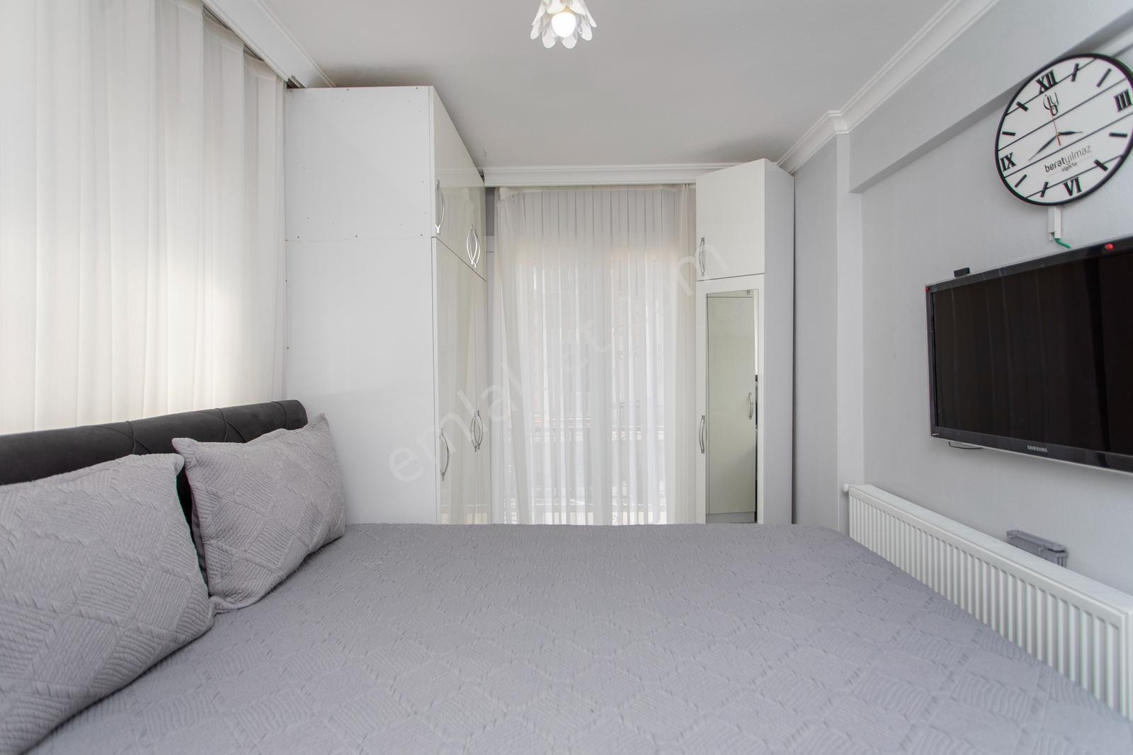 Yenifoça Gencelli'de Satılık Havuzlu 4+1 Eşyalı Tripleks Villa - Görsel 32