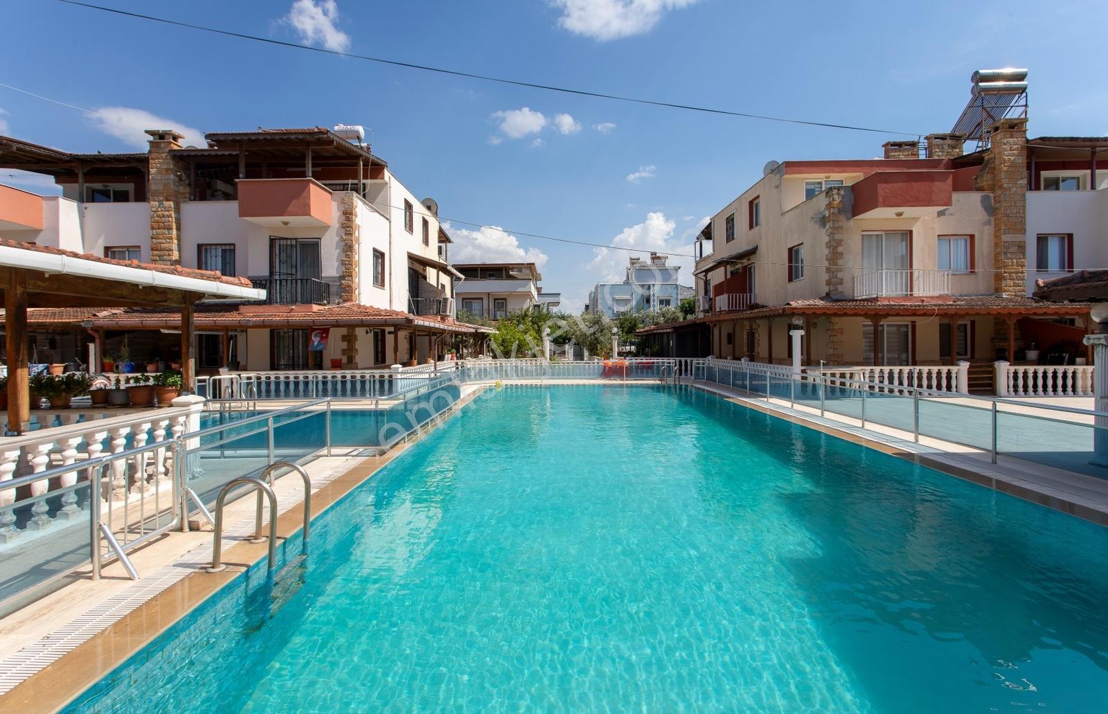 Yenifoça Gencelli'de Satılık Havuzlu 4+1 Eşyalı Tripleks Villa - Görsel 30