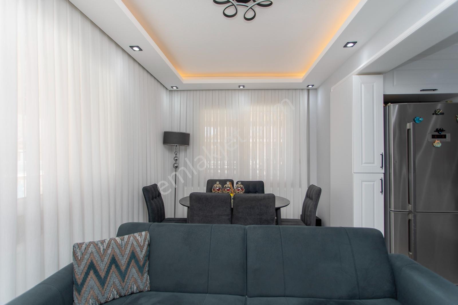 Yenifoça Gencelli'de Satılık Havuzlu 4+1 Eşyalı Tripleks Villa - Görsel 31