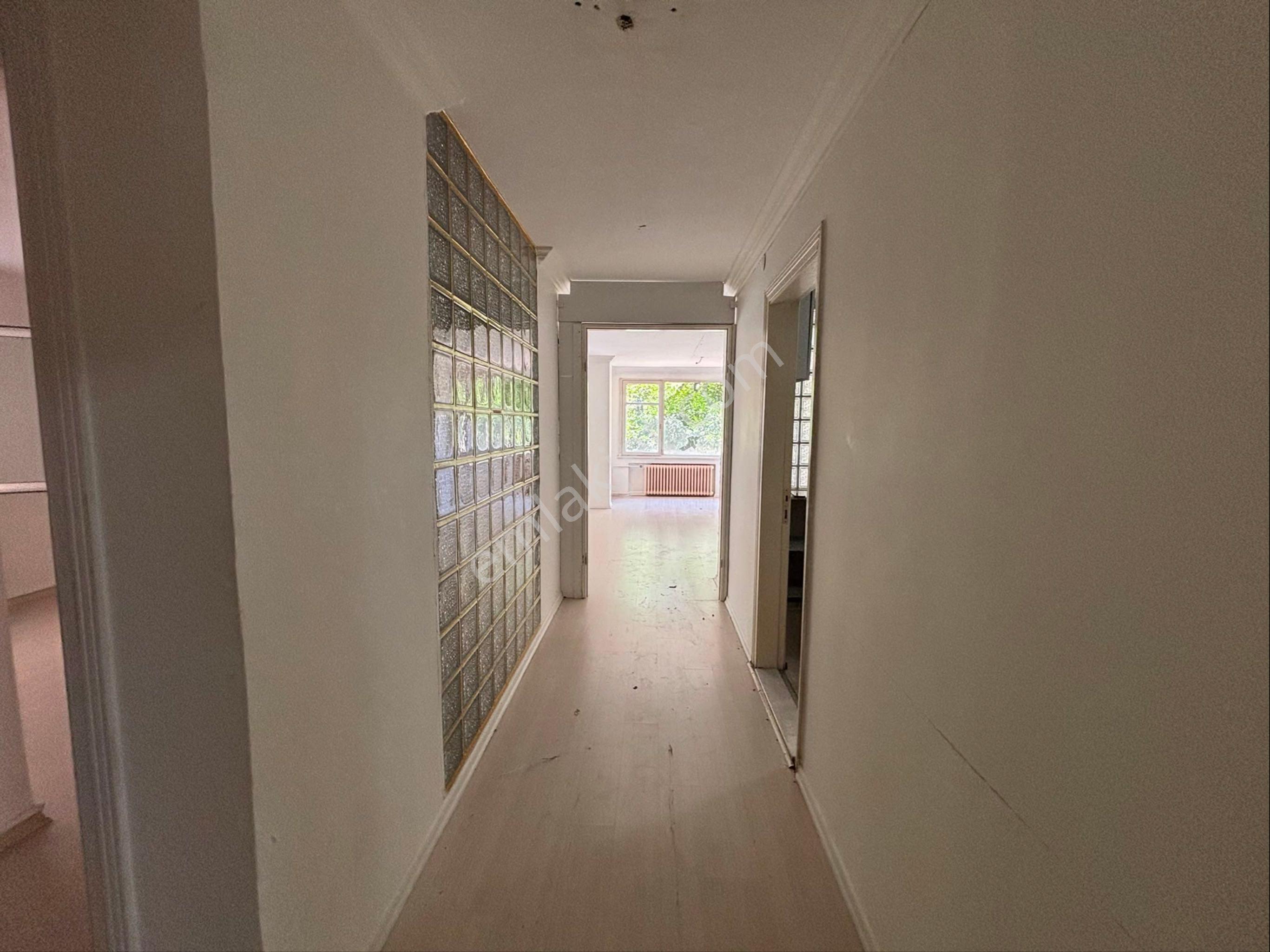 Alsancak Şair Eşref Bulvarı Üzerinde 1.kat Kiralık İşyeri /büro - Görsel 5