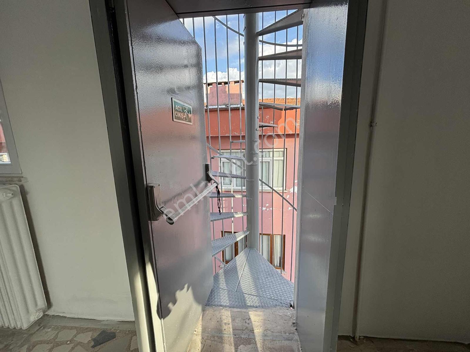 Kartal E5'e Yakın Merkezi Konum 350m Kiralık İşyeri Ofis Katları - Görsel 30