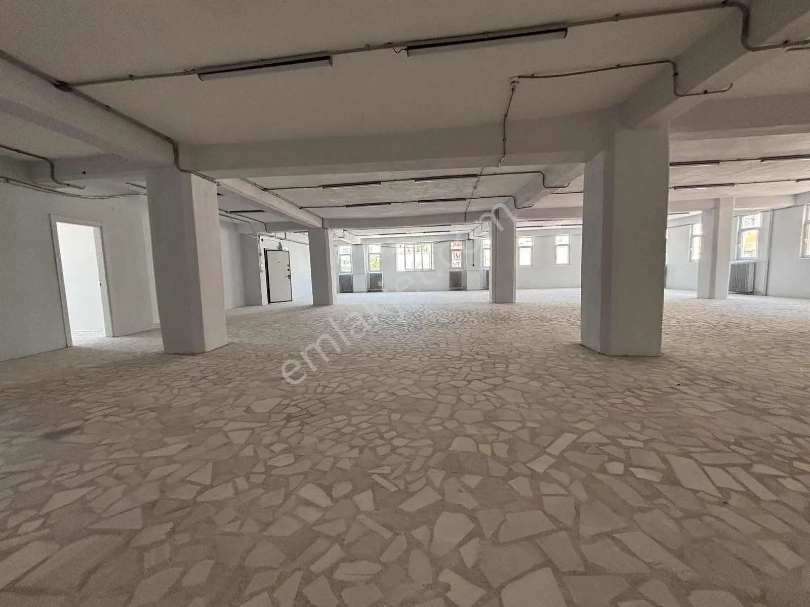 Kartal E5'e Yakın Merkezi Konum 350m Kiralık İşyeri Ofis Katları - Görsel 28