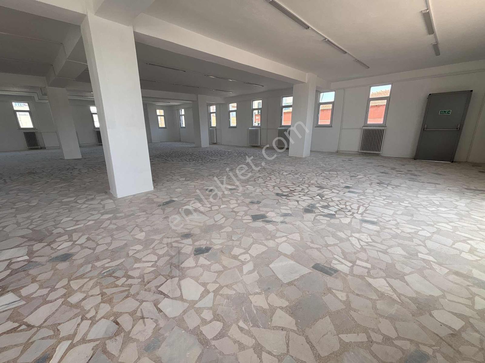 Kartal E5'e Yakın Merkezi Konum 350m Kiralık İşyeri Ofis Katları - Görsel 23