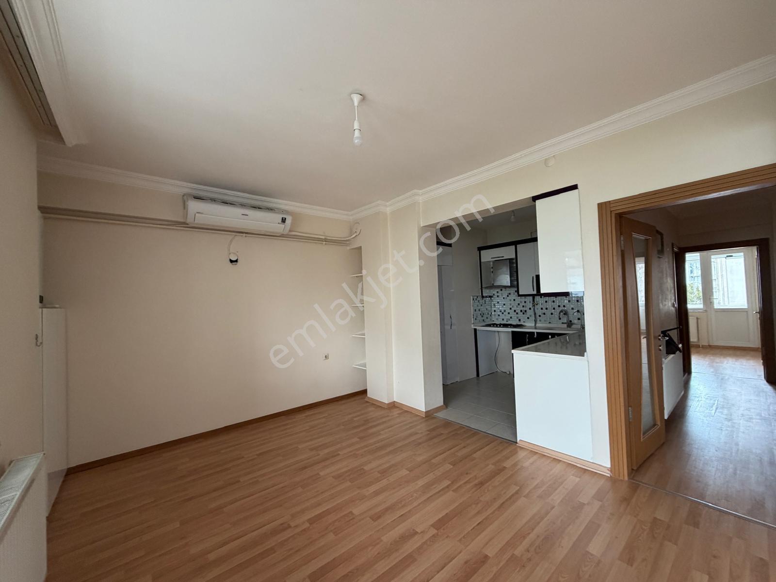 Akyazı Mahallesi Cadde Üzeri Geniş 2+1 Kiralık Daire - Görsel 17