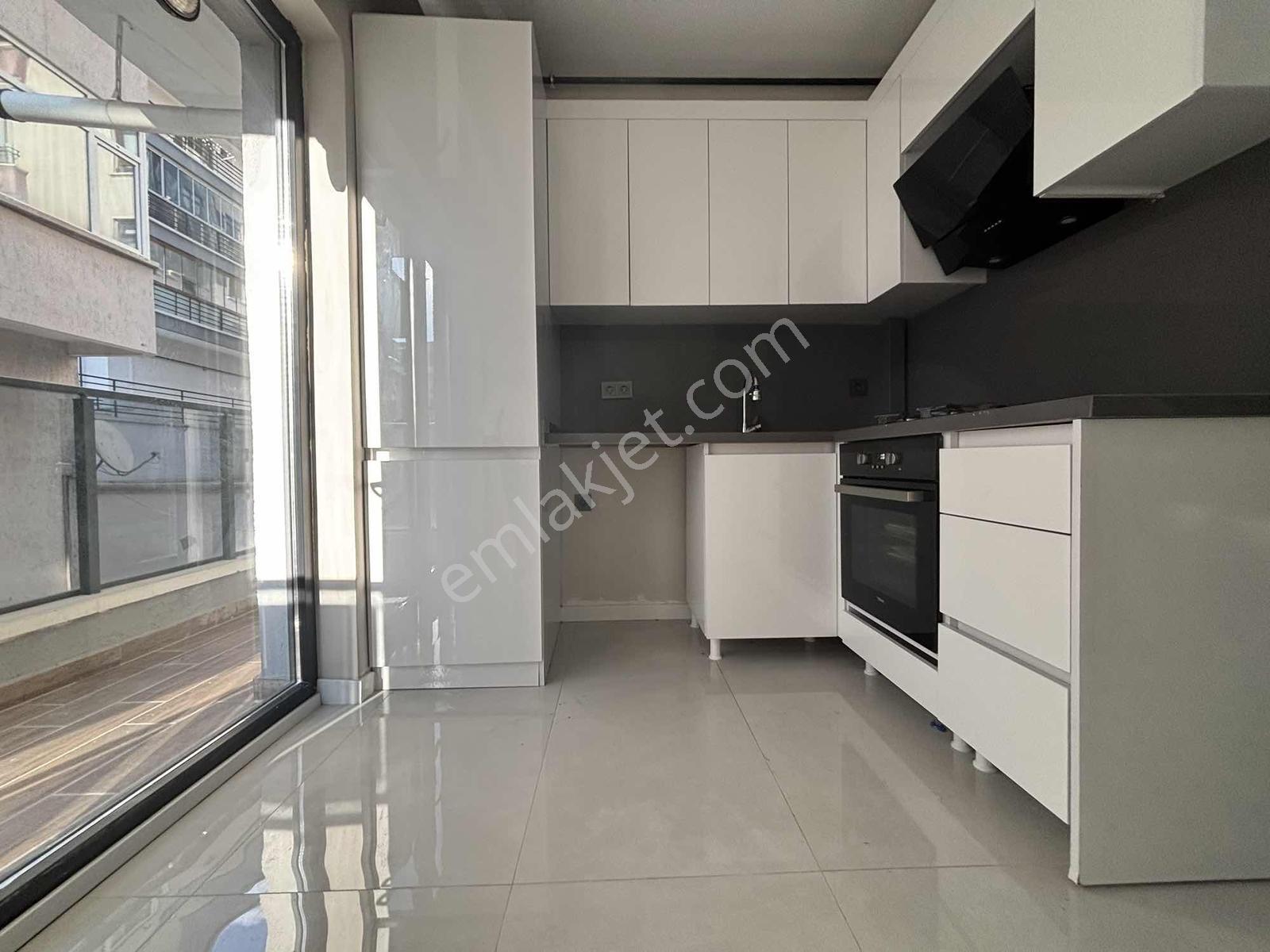 Kuttaş!tan Emek Metro Karşısı 2+1 Katta 70 M2 - Görsel 15