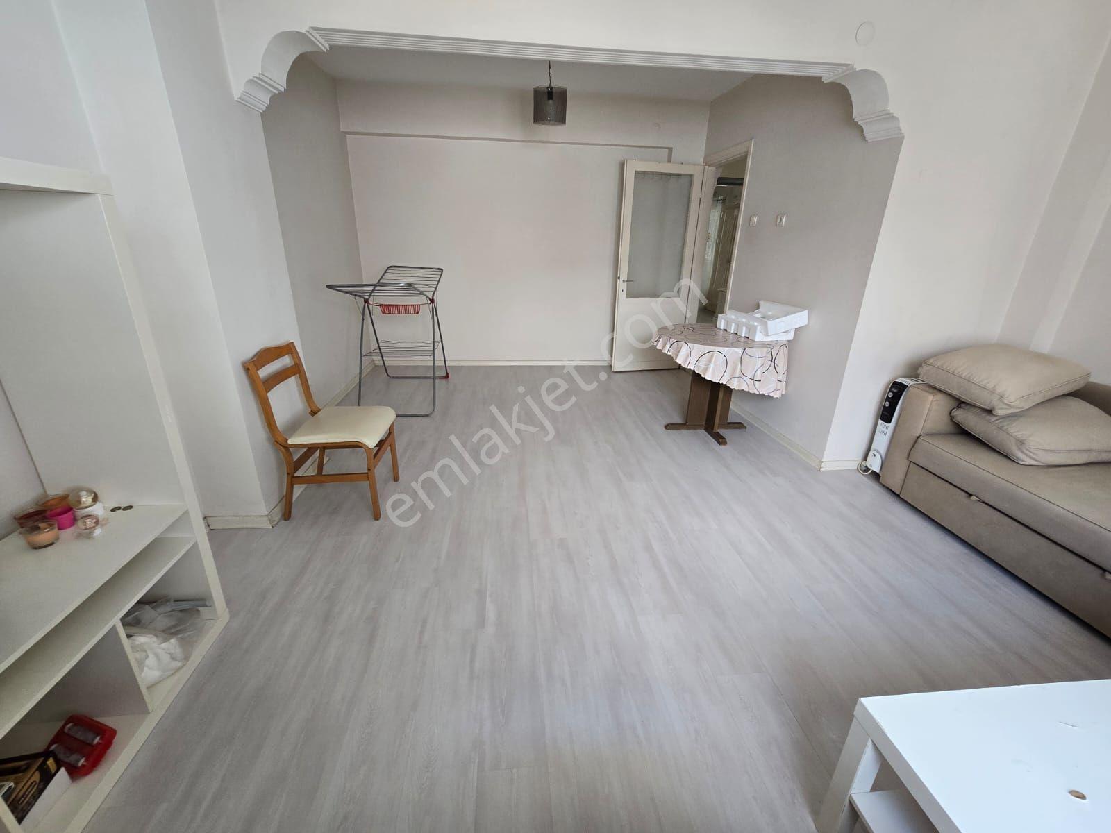 Balçovada Metro Yakını D.gazlı Eşyalı Kiralık 2+1daire - Görsel 16