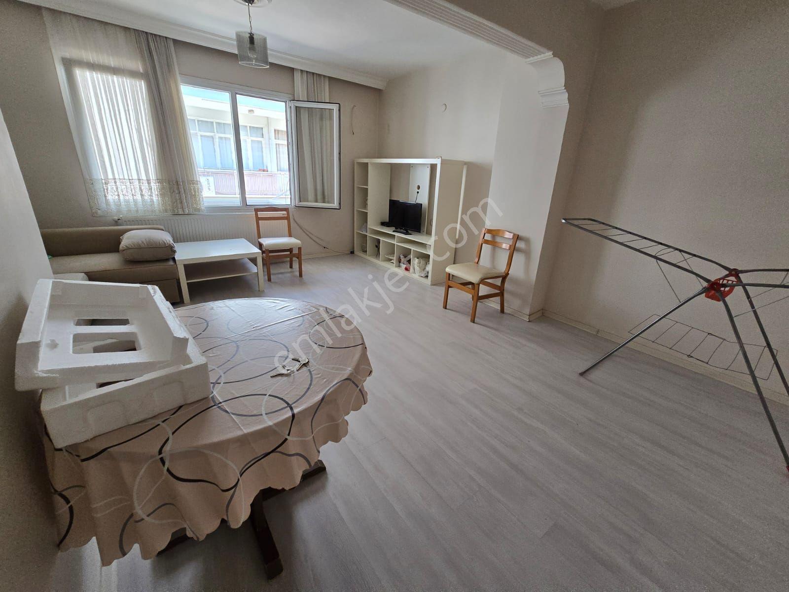 Balçovada Metro Yakını D.gazlı Eşyalı Kiralık 2+1daire - Görsel 3