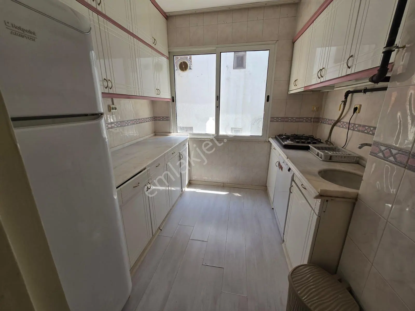 Balçovada Metro Yakını D.gazlı Eşyalı Kiralık 2+1daire - Görsel 21