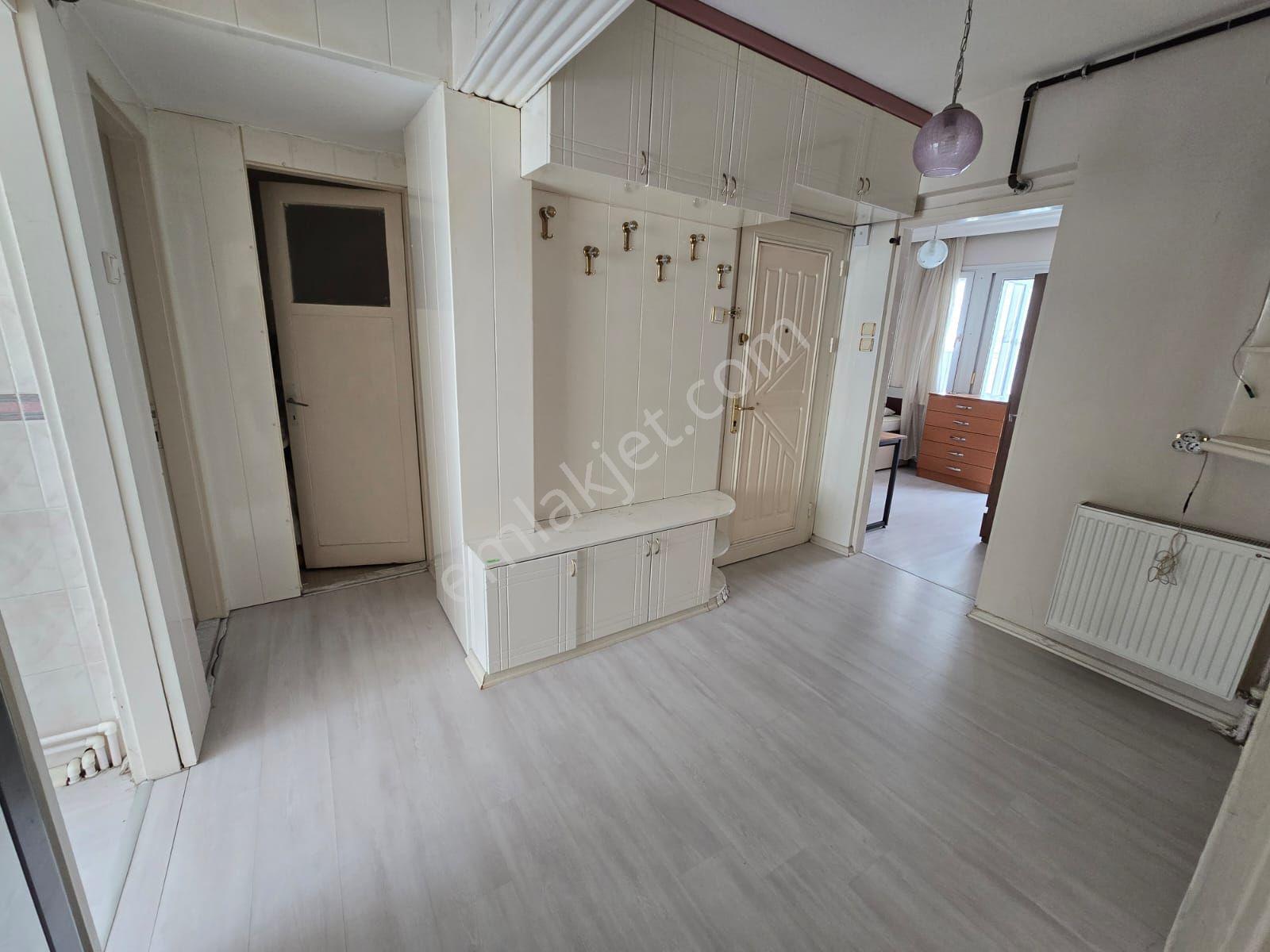 Balçovada Metro Yakını D.gazlı Eşyalı Kiralık 2+1daire - Görsel 11