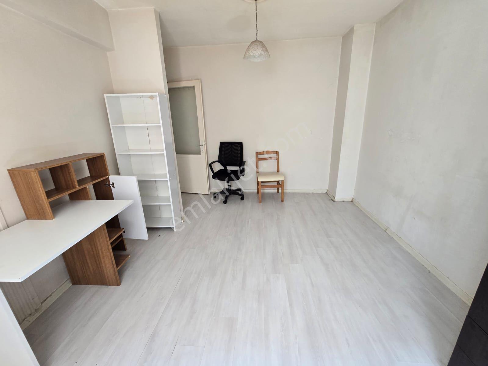 Balçovada Metro Yakını D.gazlı Eşyalı Kiralık 2+1daire - Görsel 31