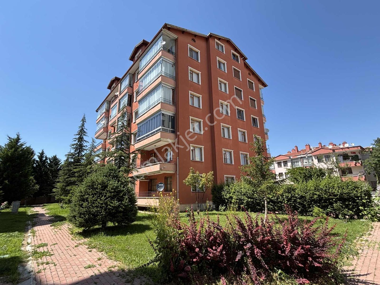 Meram Alavardı'da Zirve Sitesi'nde Krediye Uygun Bakımlı 3+1! - Görsel 5