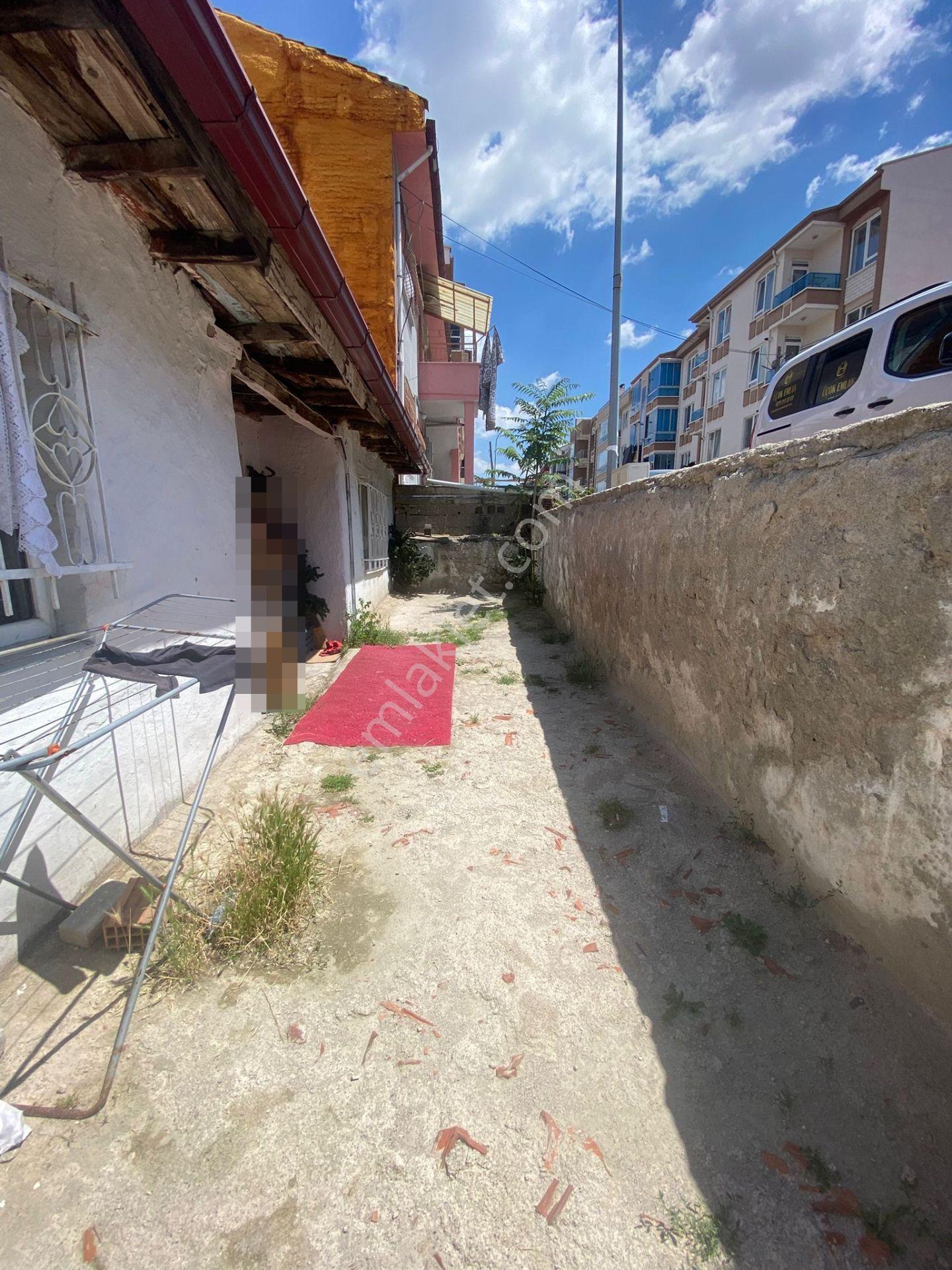 Afyon Üçok Emlaktan Hamidiye Mah Satılık 117m Arsa İçinde 2+1 Müstakil Ev - Görsel 4