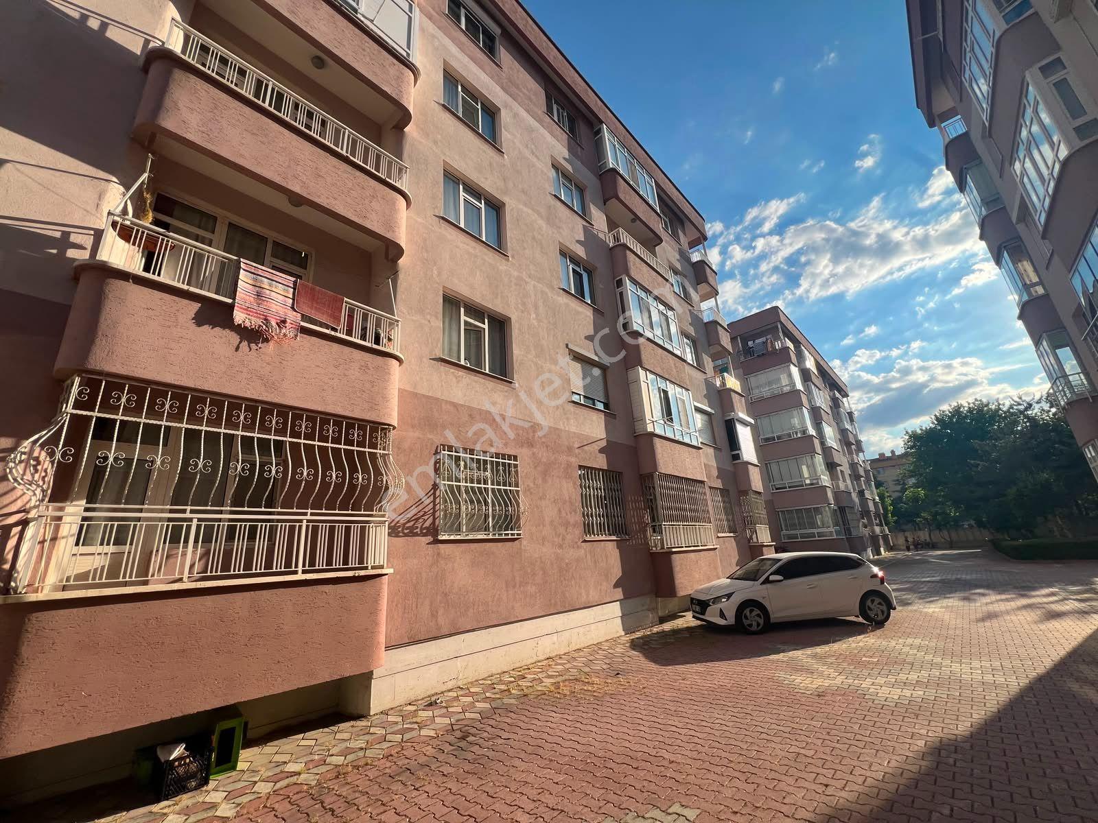 Star'dan Binkonut Mah Satılık 2+1 Site İçinde Daire - Görsel 17