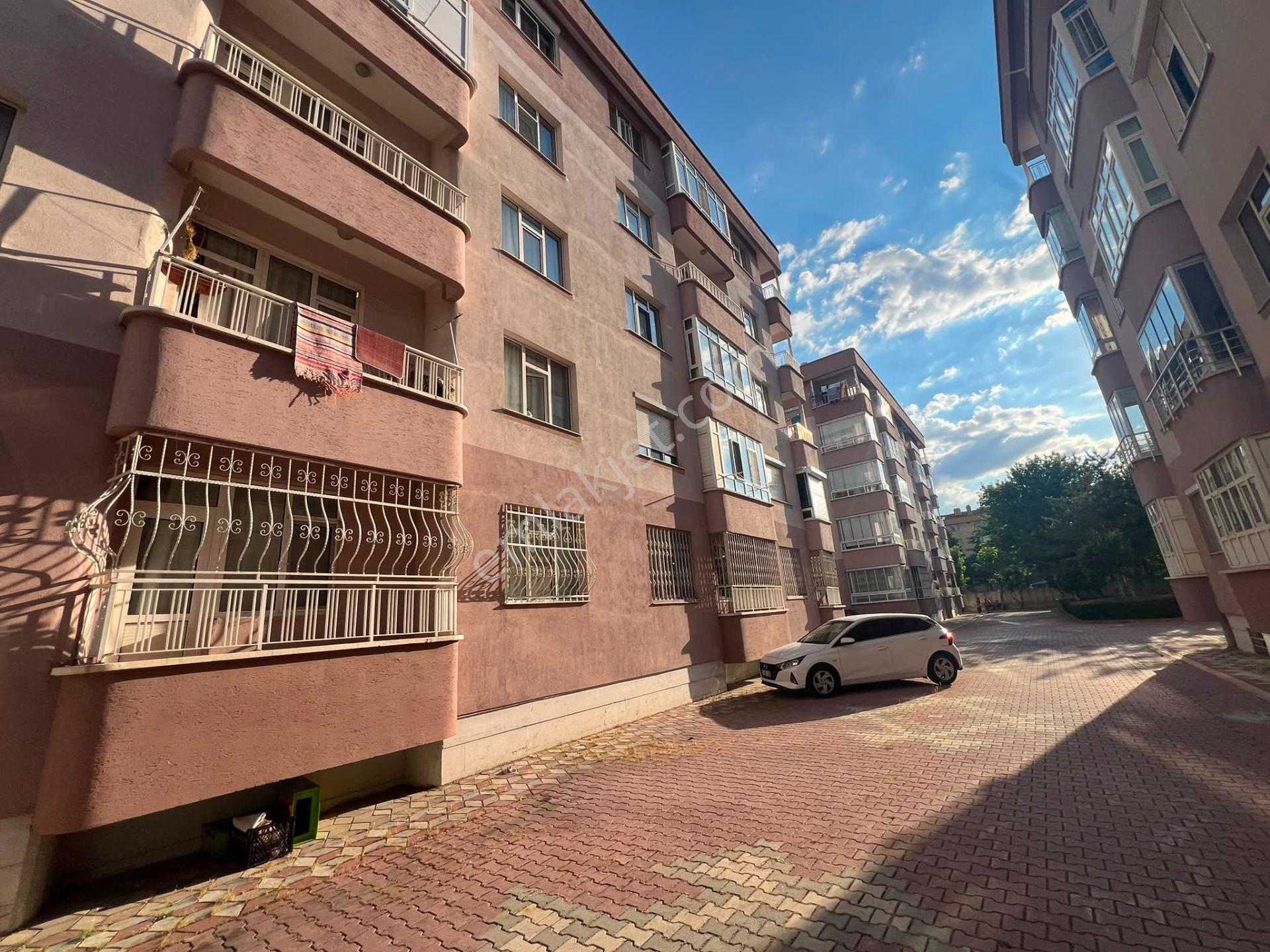 Star'dan Binkonut Mah Satılık 2+1 Site İçinde Daire - Görsel 11