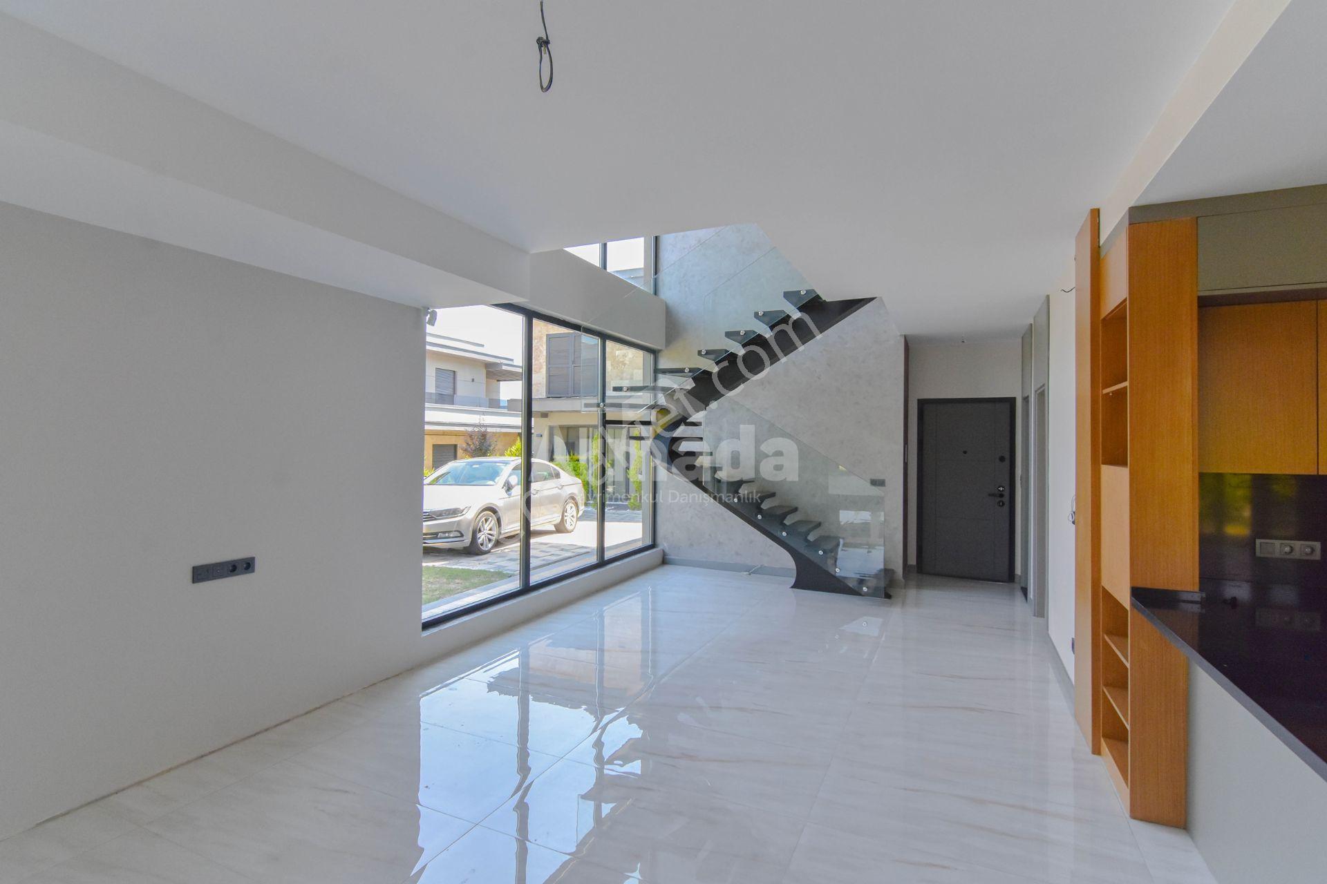 Kuşadası Yavansuda Korupark Konakları Sitesinde 4+1 Sıfır Villa - Görsel 4