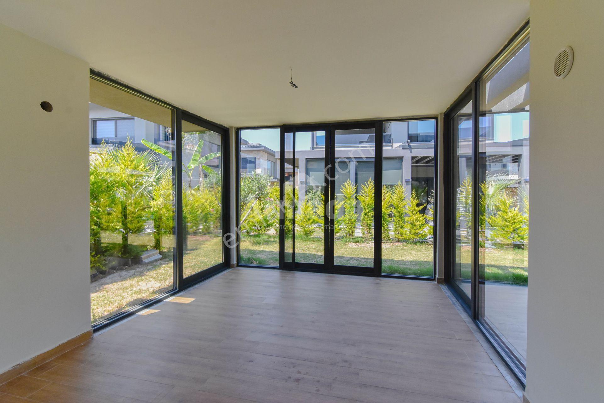Kuşadası Yavansuda Korupark Konakları Sitesinde 4+1 Sıfır Villa - Görsel 9