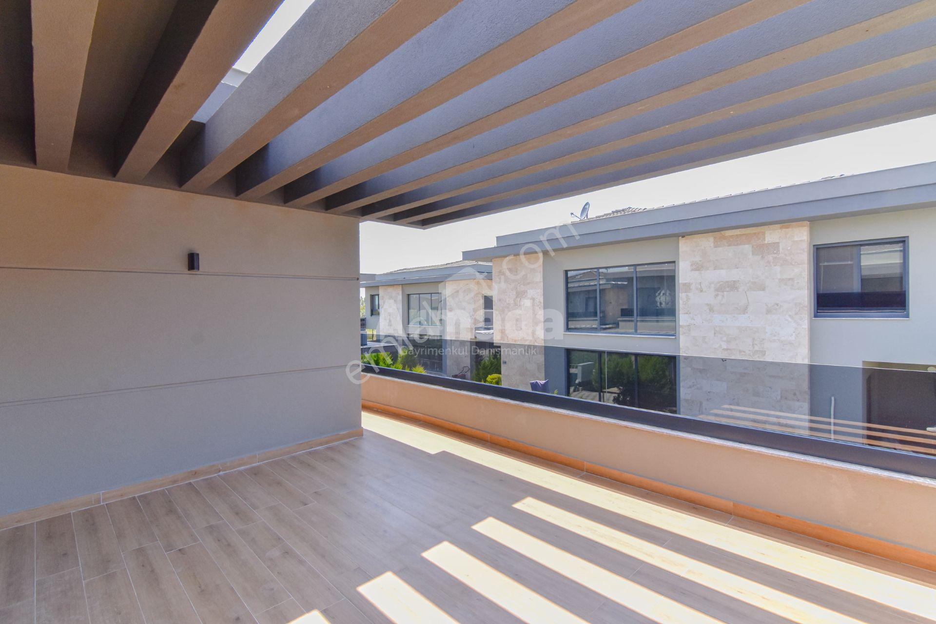 Kuşadası Yavansuda Korupark Konakları Sitesinde 4+1 Sıfır Villa - Görsel 19