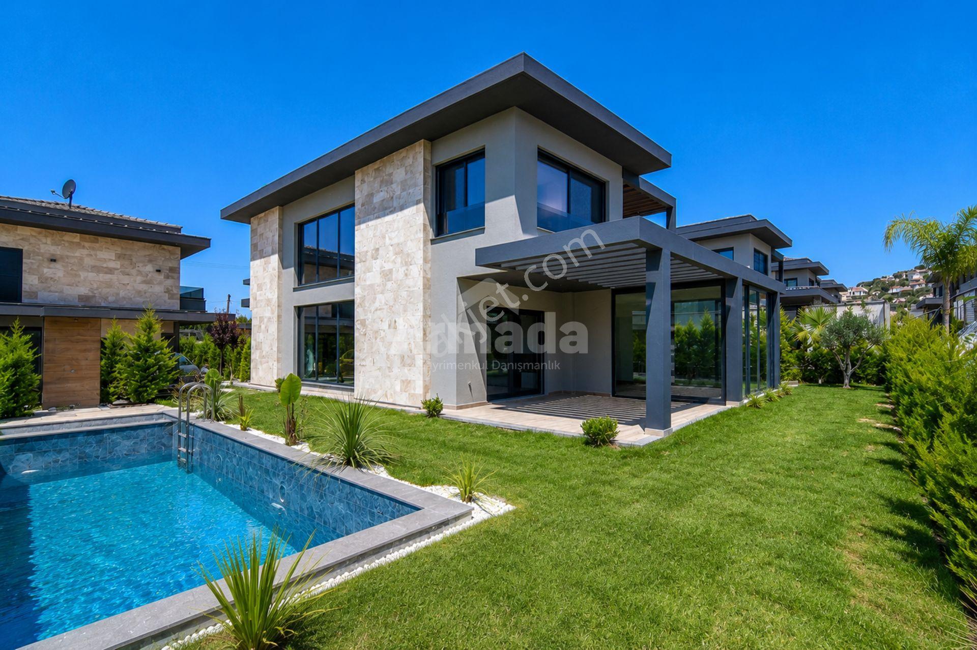 Kuşadası Yavansuda Korupark Konakları Sitesinde 4+1 Sıfır Villa