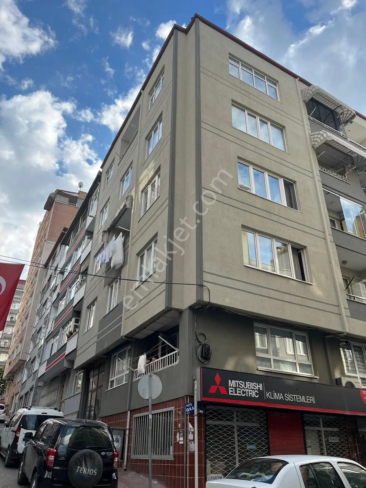 Ciftlik Mahallesinde İci Temiz Satılık Daire