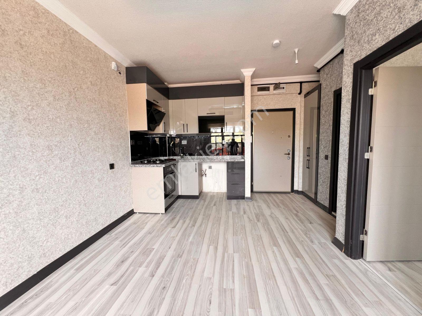 Alaçatı'dan Kiralık 1+1 Bulvara Çok Yakın Lokasyonda - Görsel 11
