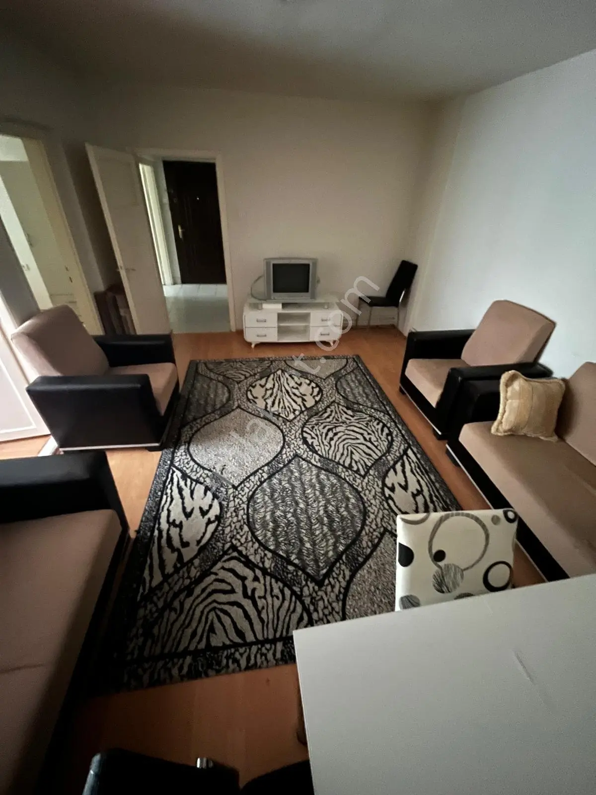 Keçiören Dutluk Metroya 2 Dakika Eşyalı Giriş Kat 2+1 Daire