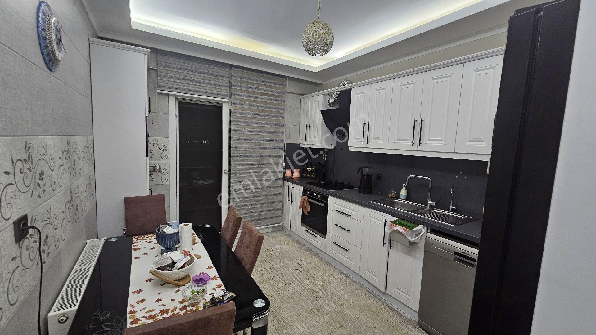 Karakayalarda Havuzlu Sitede Satılık Daire - Görsel 12