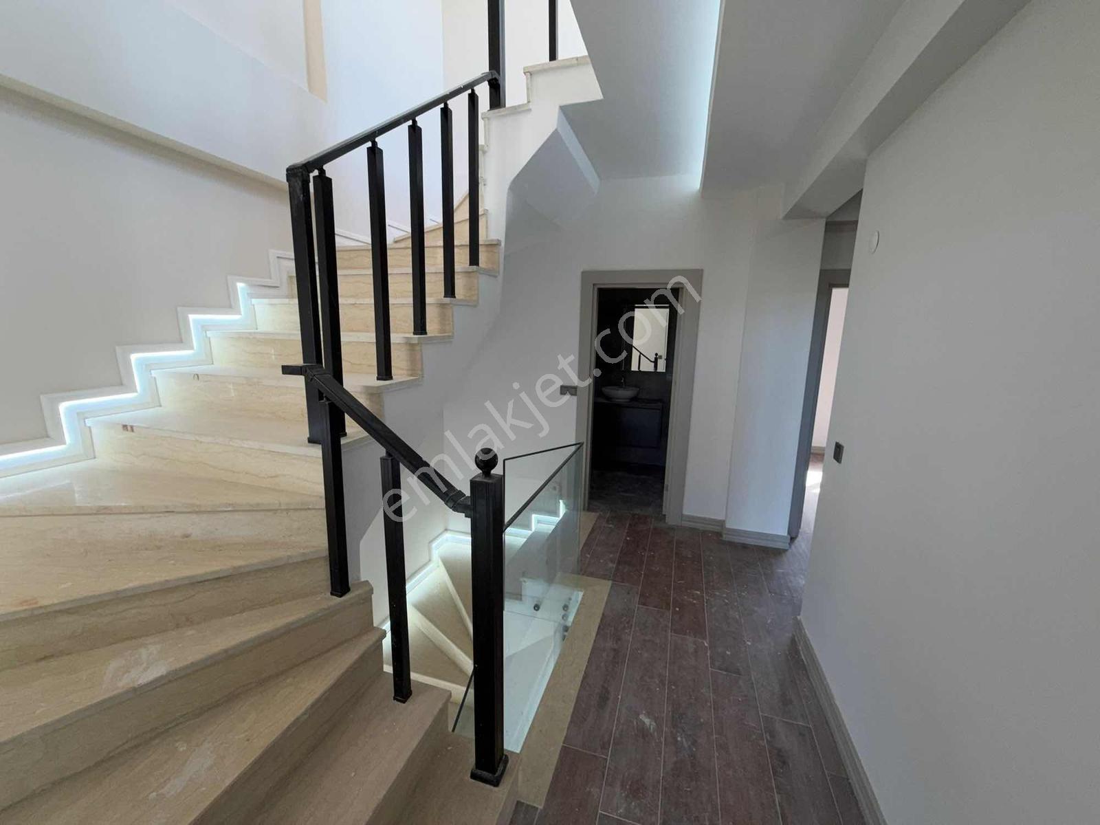 Rüzgar Emlak'tan Site İçi Havuzlu Villa - Görsel 28