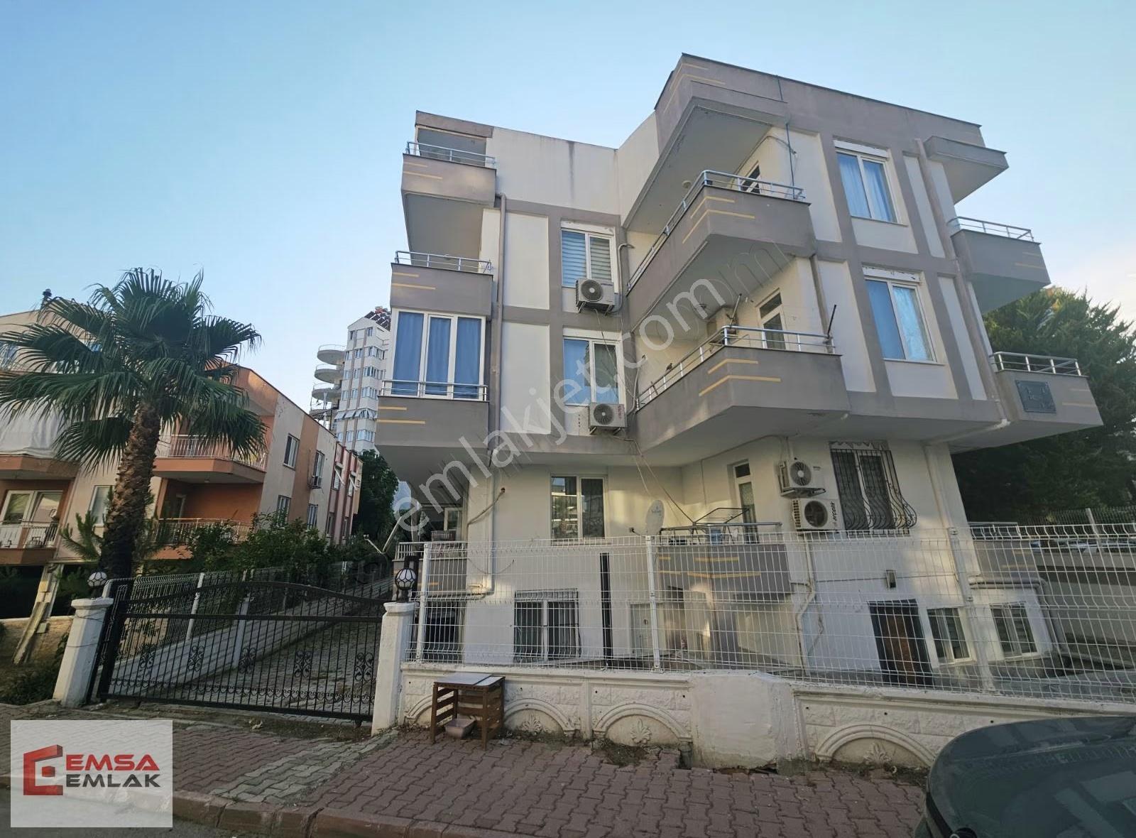 Lara Güzeloba'da Cuma Pazarı Arkası Katta 1+1 Geniş Satılık Dair