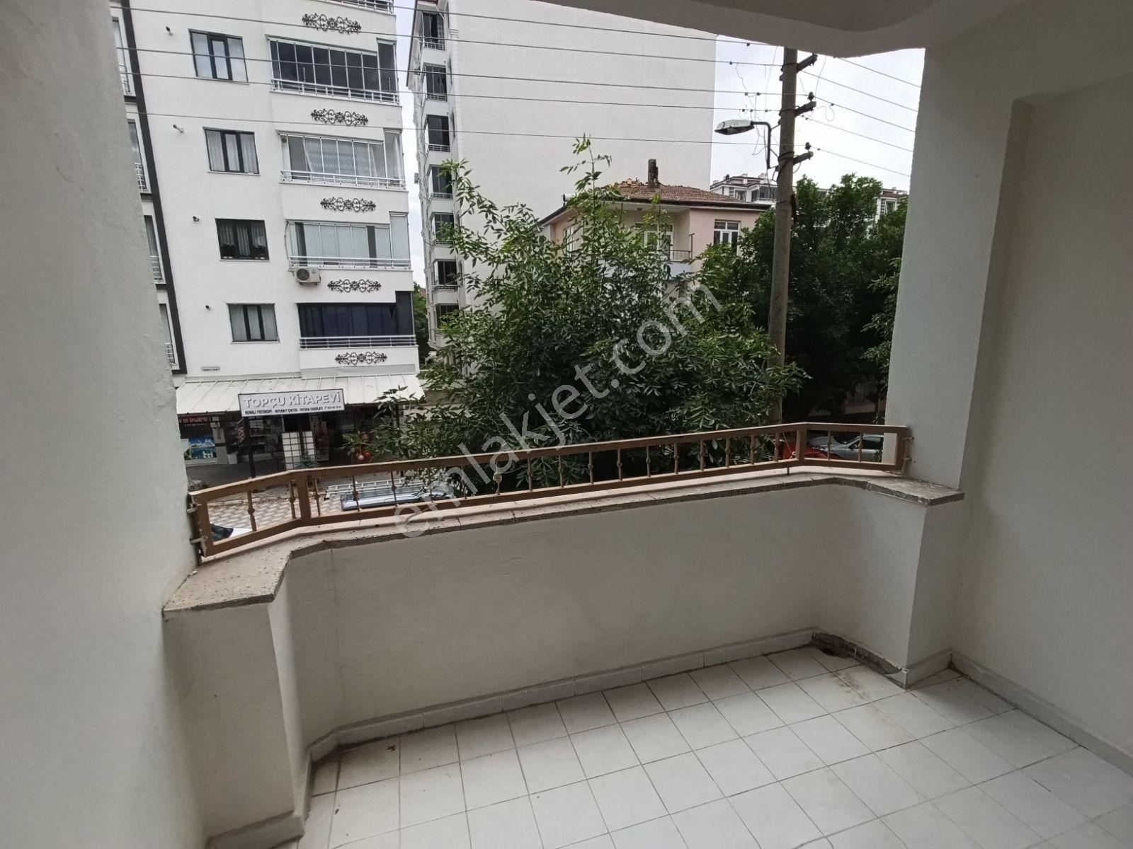Ema' Dan Sürsürü Yeşil Cami Yanı, Kiralık,geniş, Temiz 3+1 - Görsel 8