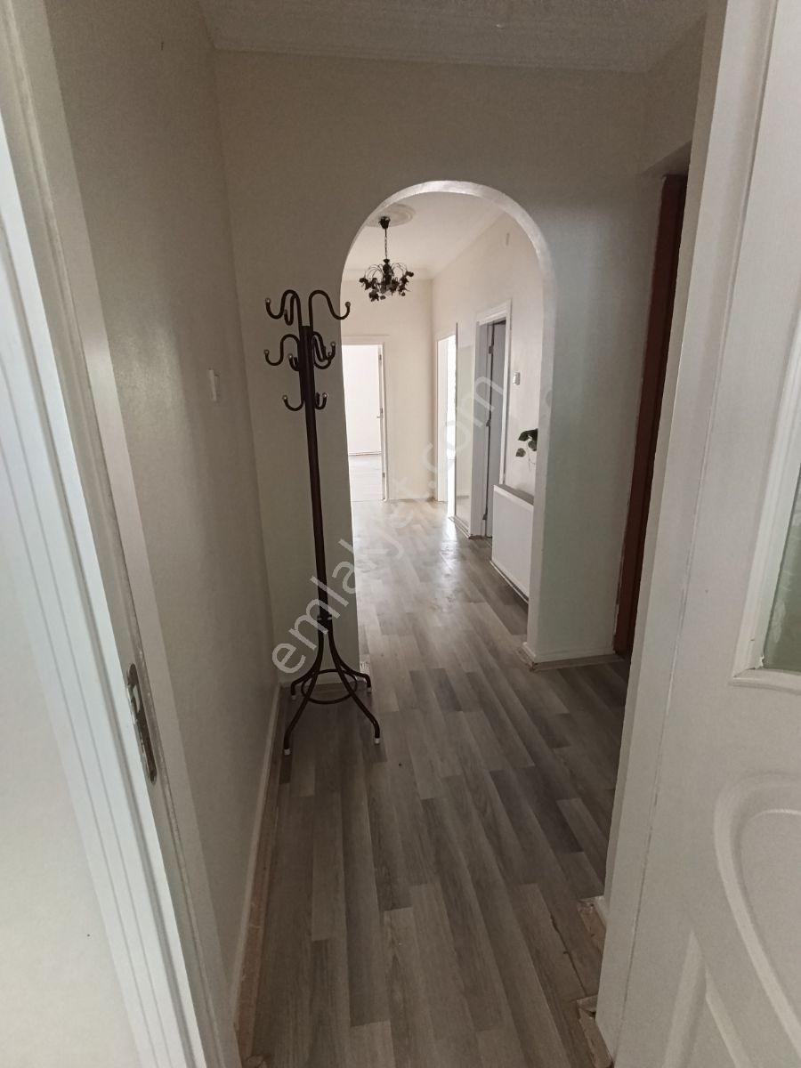 Ema' Dan Sürsürü Yeşil Cami Yanı, Kiralık,geniş, Temiz 3+1 - Görsel 22