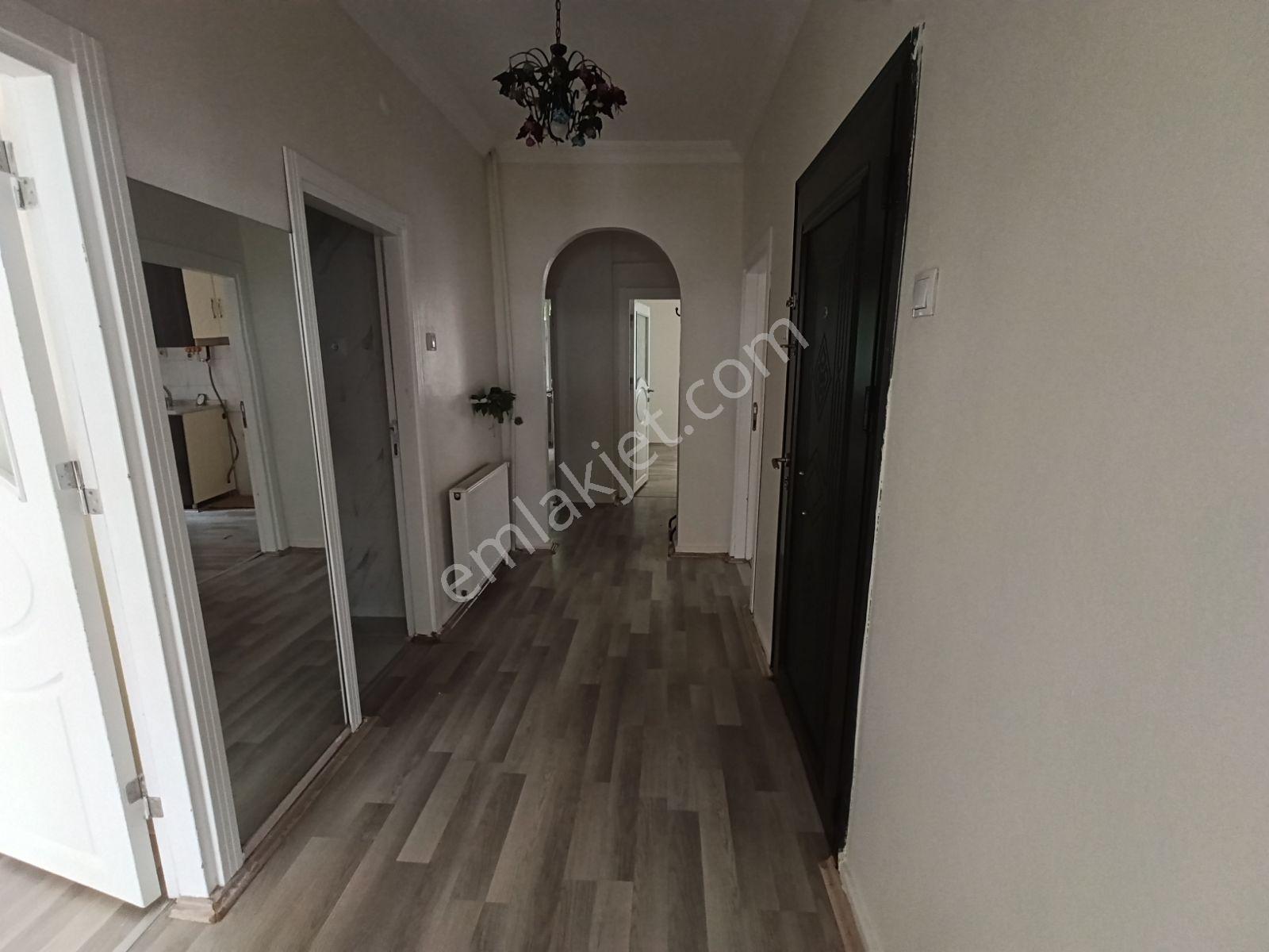 Ema' Dan Sürsürü Yeşil Cami Yanı, Kiralık,geniş, Temiz 3+1 - Görsel 6
