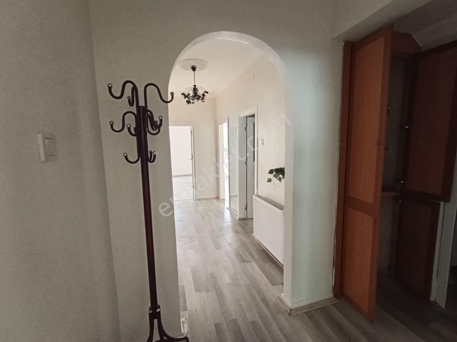 Ema' Dan Sürsürü Yeşil Cami Yanı, Kiralık,geniş, Temiz 3+1 - Görsel 13