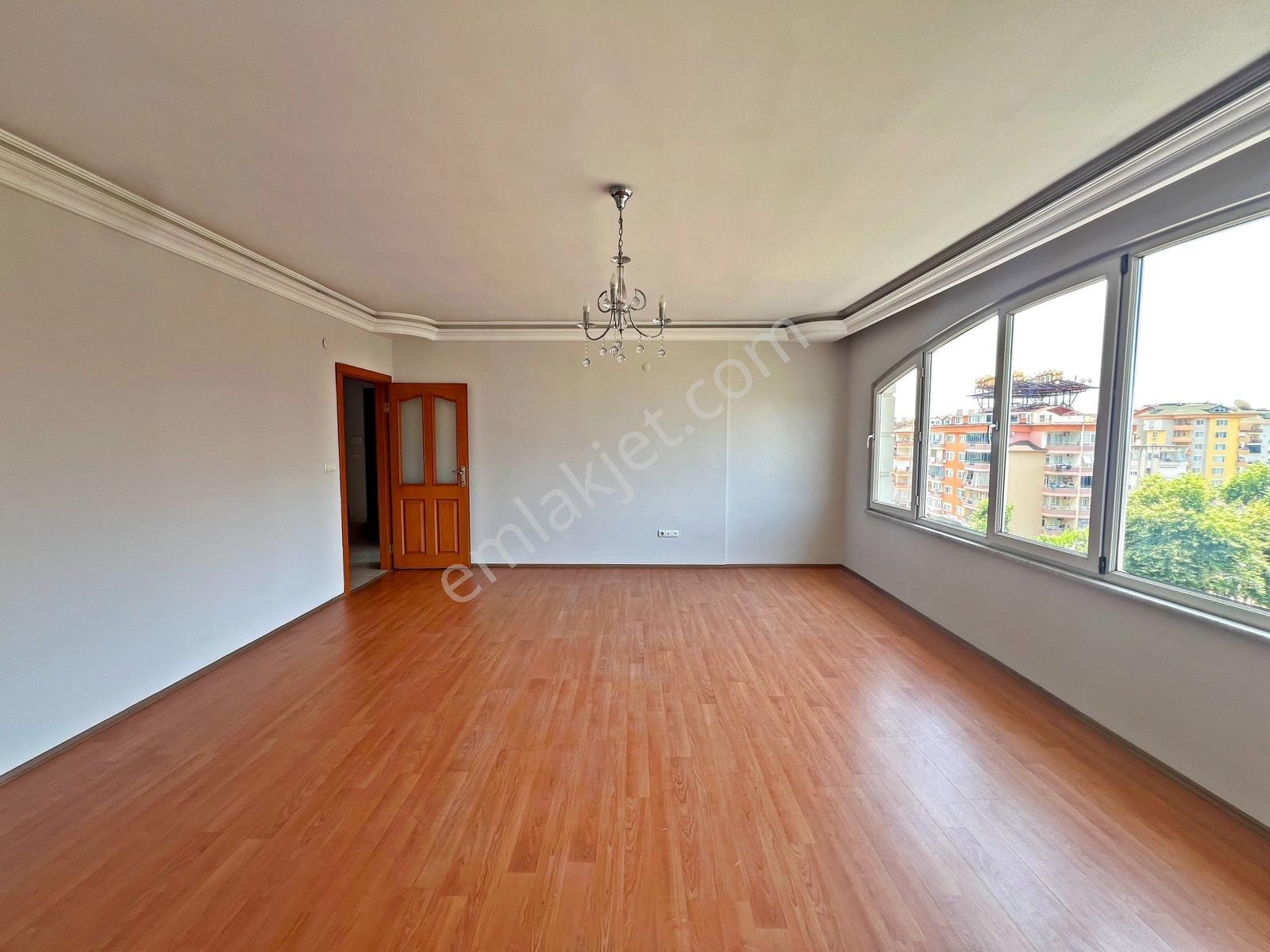 Alanya Merkezde Kiralık 4+1 Ayrı Mutfak Geniş Dubleks Daire - Görsel 23