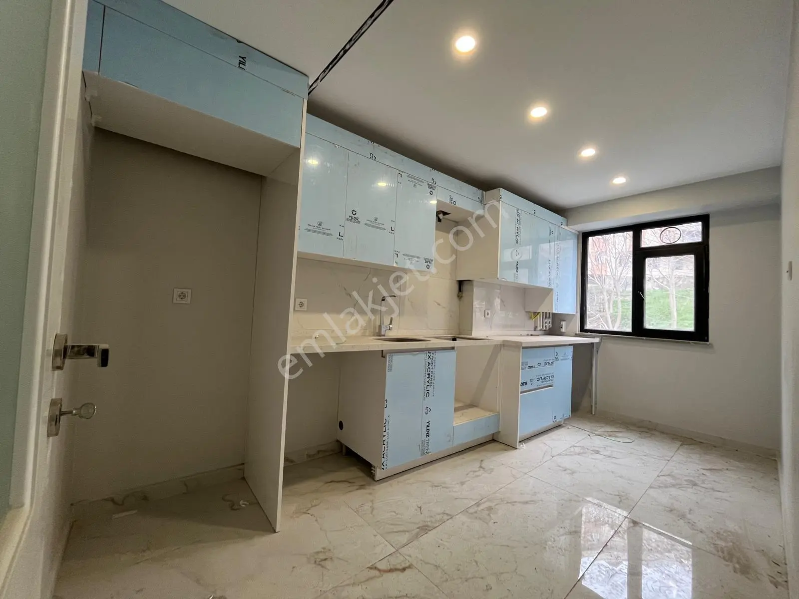 Keskin Emlaktan Eyüp İslambeyde Sıfır 2+1 Manzaralı Daire