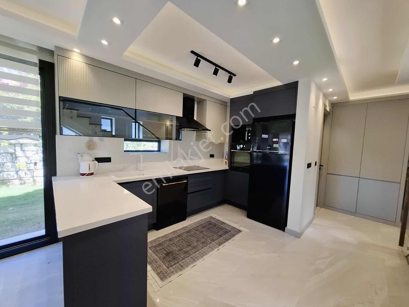 Turyap'tan Denize Sıfır Eşyalı Kiralık Lüx Villa - Görsel 9