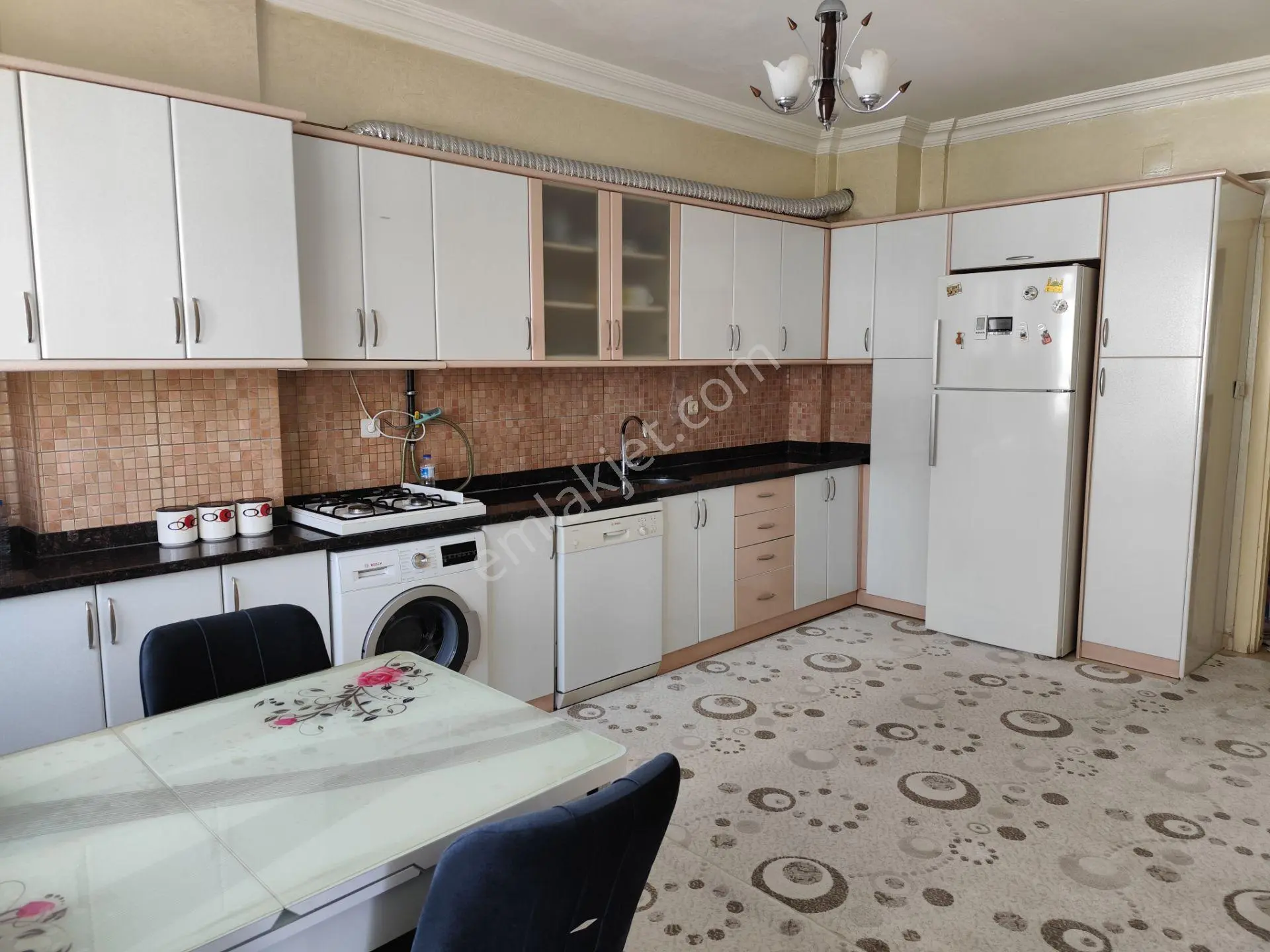 Güneykent'te Daireye Ait Garajlı Geniş Daire