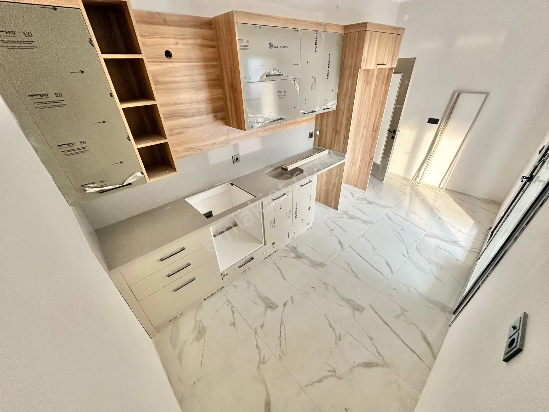 ꧁ay Emlaktan꧂avcılar'da Yüzme Havuzlu Lüks Butik Sitede Denize Sadece 300 Mt Satılık 2+1 Daire - Görsel 8